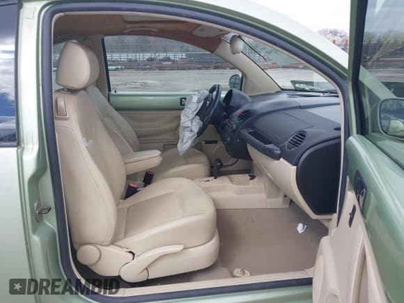 ✅ 2008 Volkswagen Beetle S • VIN: 3VWRW31C38M523065 • Lot: 41802540. Listed on IAAI with 151,065 mi. Free auction sales archive from the USA and detailed vehicle history report at DreamBid. Image 5.