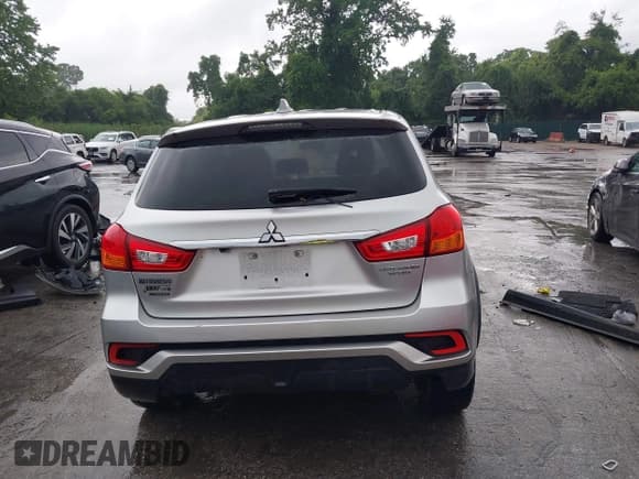 ✅ 2018 Mitsubishi Outlander ES • VIN: JA4AP3AU3JU004874 • Lot: 42506653. Listed on IAAI with 67,052 mi. Free auction sales archive from the USA and detailed vehicle history report at DreamBid. Image 16.