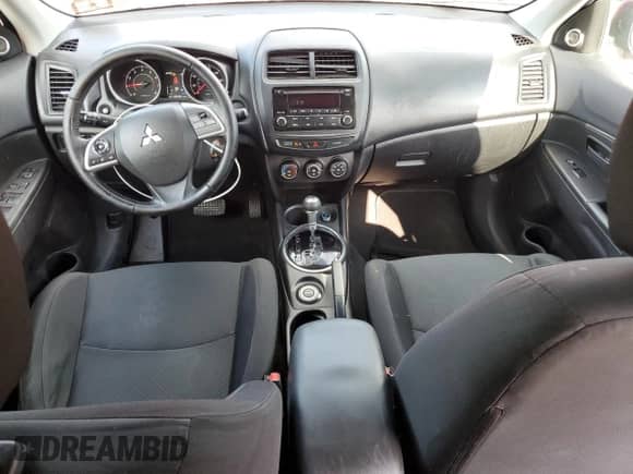 2015 Mitsubishi Outlander ES с VIN 4A4AR3AW4FE037944, выставлен на аукционе Copart как лот 81745695 с пробегом 94 246 миль миль и Списание • Salvage title. История ставок и продаж доступна на DreamBid. Изображение 8.