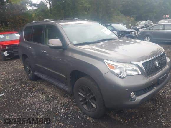 ✅ 2013 Lexus GX 460 • VIN: JTJBM7FX9D5062447 • Lot: 43288847. Wystawiony na IAAI z przebiegiem 143 327 mil. Bezpłatny archiwum sprzedaży aukcyjnych z USA i szczegółowy raport historii pojazdu na DreamBid. Zdjęcie 1.