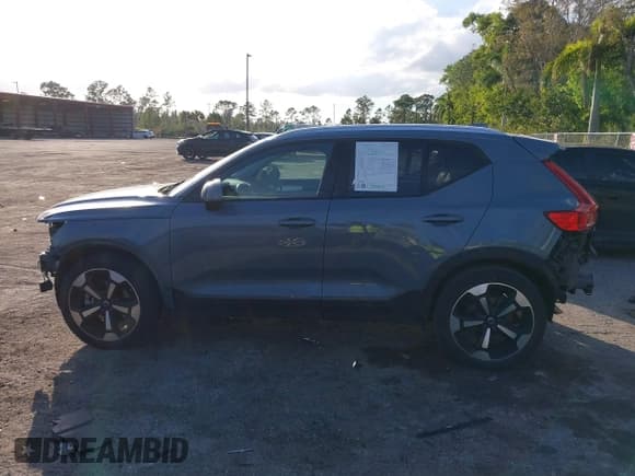 ✅ 2021 Volvo XC40 Momentum • VIN: YV4AC2HK6M2425002 • Lot: 41434936. Listed on IAAI with 43,734 mi. Free auction sales archive from the USA and detailed vehicle history report at DreamBid. Image 14.