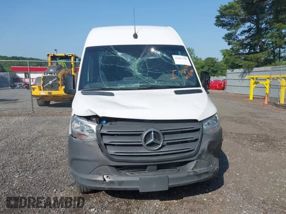 ✅ 2022 Mercedes-Benz Sprinter Cargo • VIN: W1Y4EBHY4NT107174 • Lot: 42467796. Wystawiony na IAAI z przebiegiem 17 830 mil. Bezpłatny archiwum sprzedaży aukcyjnych z USA i szczegółowy raport historii pojazdu na DreamBid. Zdjęcie 12.