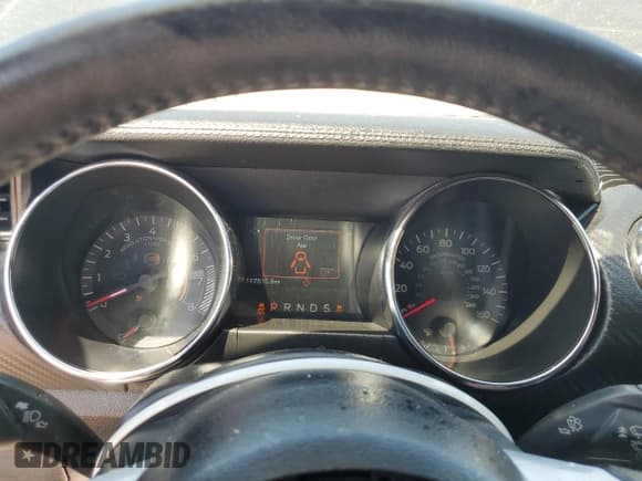 ✅ 2016 Ford Mustang V6 • VIN: 1FA6P8AM7G5277236 • Lot: 71730105. Wystawiony na Copart z przebiegiem 117 515 mil. Bezpłatny archiwum sprzedaży aukcyjnych z USA i szczegółowy raport historii pojazdu na DreamBid. Zdjęcie 9.