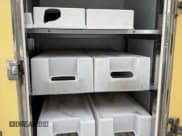 ✅ 2019 Ford Econoline Commercial • VIN: 1FDXE4FS9KDC57732 • Lot: 56853725. Wystawiony na Copart z przebiegiem 98 239 mil. Bezpłatny archiwum sprzedaży aukcyjnych z USA i szczegółowy raport historii pojazdu na DreamBid. Zdjęcie 9.