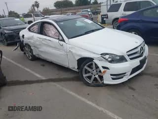 ✅ 2013 Mercedes-Benz C 250 • VIN: WDDGJ4HB2DG003896 • Lot: 43792128. Wystawiony na IAAI z przebiegiem 120 354 mil. Bezpłatny archiwum sprzedaży aukcyjnych z USA i szczegółowy raport historii pojazdu na DreamBid. Zdjęcie 1.