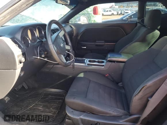 ✅ 2009 Dodge Challenger SE • VIN: 2B3LJ44V59H561537 • Lot: 86720334. Wystawiony na Copart z przebiegiem 163 233 mil. Bezpłatny archiwum sprzedaży aukcyjnych z USA i szczegółowy raport historii pojazdu na DreamBid. Zdjęcie 7.