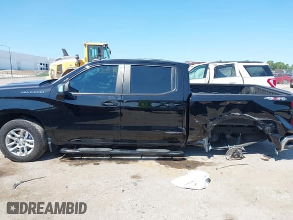 ✅ 2023 Chevrolet Silverado 1500 LT • VIN: 3GCPDDEK8PG176806 • Lot: 43138003. Listed on IAAI with 13,272 mi. Free auction sales archive from the USA and detailed vehicle history report at DreamBid. Image 14.