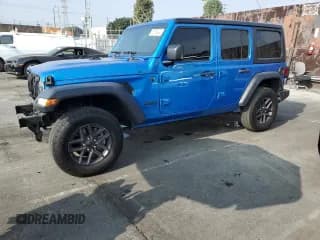 ✅ 2023 Jeep Wrangler Sport Altitude • VIN: 1C4HJXDN6PW541088 • Lot: 82178424. Wystawiony na Copart z przebiegiem 30 675 mil. Bezpłatny archiwum sprzedaży aukcyjnych z USA i szczegółowy raport historii pojazdu na DreamBid. Zdjęcie 1.