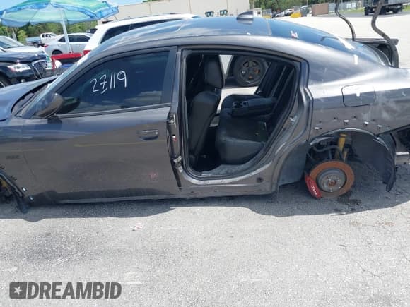 ✅ 2022 Dodge Charger Scat Pack Widebody • VIN: 2C3CDXGJ6NH173439 • Lot: 42462542. Wystawiony na IAAI z przebiegiem 27 119 mil. Bezpłatny archiwum sprzedaży aukcyjnych z USA i szczegółowy raport historii pojazdu na DreamBid. Zdjęcie 20.