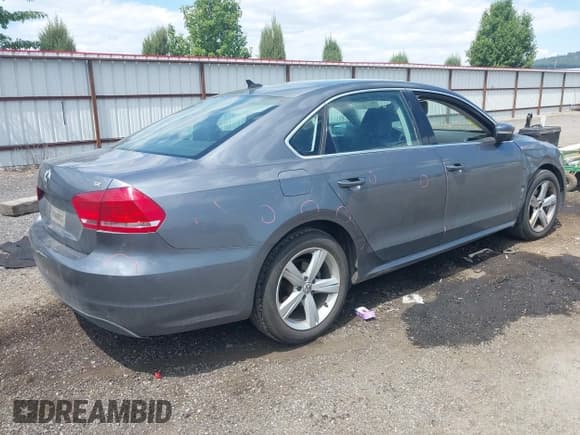 ✅ 2013 Volkswagen Passat SE • VIN: 1VWBP7A33DC065321 • Лот: 42741828. Опубликован ранее на IAAI с пробегом 158 573 миль. Бесплатный доступ к архиву аукционных продаж из США и подробный отчёт об истории автомобиля на DreamBid. Изображение 4.