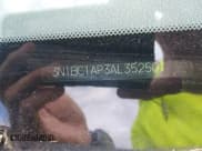 ✅ 2010 Nissan Versa S • VIN: 3N1BC1AP3AL352501 • Lot: 43297302. Wystawiony na IAAI z przebiegiem 239 214 mil. Bezpłatny archiwum sprzedaży aukcyjnych z USA i szczegółowy raport historii pojazdu na DreamBid. Zdjęcie 17.