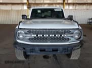 ✅ 2024 Ford Bronco Badlands • VIN: 1FMEE9BP0RLB28381 • Lot: 80452905. Wystawiony na Copart z przebiegiem 4 316 mil. Bezpłatny archiwum sprzedaży aukcyjnych z USA i szczegółowy raport historii pojazdu na DreamBid. Zdjęcie 5.