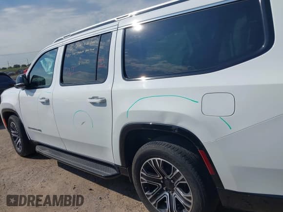 ✅ 2024 Jeep Wagoneer Series II • VIN: 1C4SJRBP3RS160105 • Lot: 43338433. Wystawiony na IAAI z przebiegiem 54 550 mil. Bezpłatny archiwum sprzedaży aukcyjnych z USA i szczegółowy raport historii pojazdu na DreamBid. Zdjęcie 14.