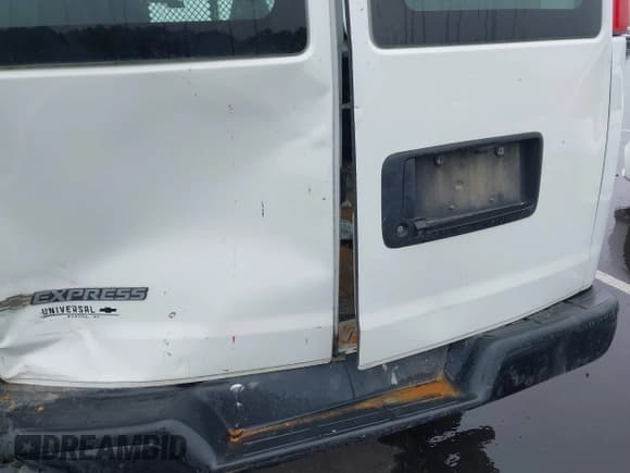 ✅ 2021 Chevrolet Express Cargo • VIN: 1GCWGAFP2M1183448 • Lot: 43152697. Wystawiony na IAAI z przebiegiem 111 878 mil. Bezpłatny archiwum sprzedaży aukcyjnych z USA i szczegółowy raport historii pojazdu na DreamBid. Zdjęcie 21.