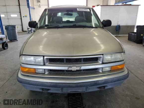 2000 Chevrolet Blazer LT z VIN 1GNDT13WXY2344263, wystawiony jako Copart lot #68523484 z przebiegiem 157 060 mil mil oraz Szkoda całkowita • Salvage title. Historia ofert i sprzedaży dostępna na DreamBid. Obrazek 5.