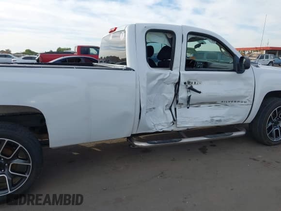 ✅ 2010 Chevrolet Silverado 1500 Work Truck • VIN: 1GCSCPE09AZ281276 • Lot: 43608060. Listed on IAAI with 117,732 mi. Free auction sales archive from the USA and detailed vehicle history report at DreamBid. Image 13.