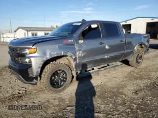 ✅ 2021 Chevrolet Silverado 1500 Custom Trail Boss • VIN: 1GCPYCEF3MZ245625 • Lot: 79686794. Wystawiony na Copart z przebiegiem 51 390 mil. Bezpłatny archiwum sprzedaży aukcyjnych z USA i szczegółowy raport historii pojazdu na DreamBid. Zdjęcie 1.
