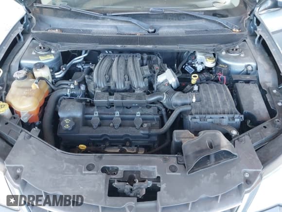 ✅ 2010 Chrysler Sebring Limited • VIN: 1C3CC5FD4AN190762 • Lot: 43442799. Wystawiony na IAAI z przebiegiem 103 618 mil. Bezpłatny archiwum sprzedaży aukcyjnych z USA i szczegółowy raport historii pojazdu na DreamBid. Zdjęcie 10.