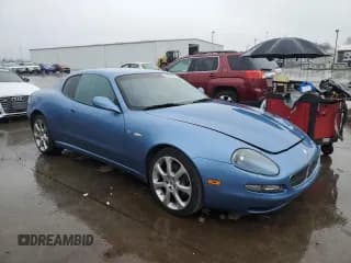 ✅ 2003 Maserati Coupe • VIN: ZAMBC38A830009575 • Lot: 44264065. Wystawiony na Copart z przebiegiem 69 323 mil. Bezpłatny archiwum sprzedaży aukcyjnych z USA i szczegółowy raport historii pojazdu na DreamBid. Zdjęcie 4.