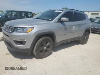 2020 Jeep Compass Latitude с VIN 3C4NJDBB5LT143199, выставлен на аукционе Copart как лот 67450365 с пробегом 87 998 миль миль и Списание • Salvage title. История ставок и продаж доступна на DreamBid. Изображение 1.