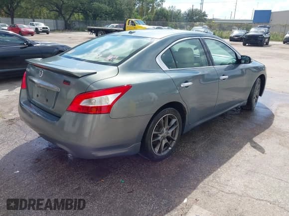 ✅ 2011 Nissan Maxima SV • VIN: 1N4AA5APXBC852101 • Lot: 43188577. Listed on IAAI with 190,929 mi. Free auction sales archive from the USA and detailed vehicle history report at DreamBid. Image 4.