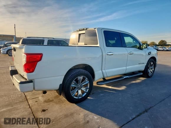 ✅ 2017 Nissan Titan Platinum Reserve • VIN: 1N6AA1E6XHN527088 • Lot: 92071635. Listed on Copart with 22,237 mi. Free auction sales archive from the USA and detailed vehicle history report at DreamBid. Image 3.