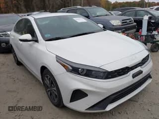 ✅ 2024 Kia Forte LXS • VIN: 3KPF24AD8RE708076 • Lot: 43546164. Wystawiony na IAAI z przebiegiem 25 481 mil. Bezpłatny archiwum sprzedaży aukcyjnych z USA i szczegółowy raport historii pojazdu na DreamBid. Zdjęcie 1.