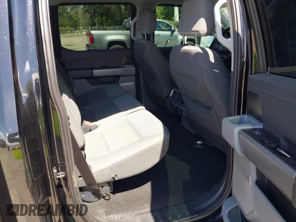 ✅ 2024 Ford F-150 Lightning Flash • VIN: 1FT6W3L71RWG32177 • Lot: 42513970. Listed on IAAI with 8,203 mi. Free auction sales archive from the USA and detailed vehicle history report at DreamBid. Image 8.