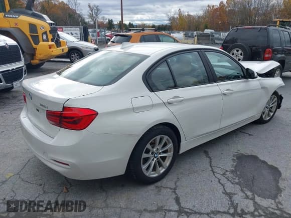 ✅ 2017 BMW 3 Series 320i xDrive • VIN: WBA8E5G38HNU44076 • Лот: 43557943. Опубликован ранее на IAAI с пробегом 140 100 миль. Бесплатный доступ к архиву аукционных продаж из США и подробный отчёт об истории автомобиля на DreamBid. Изображение 4.