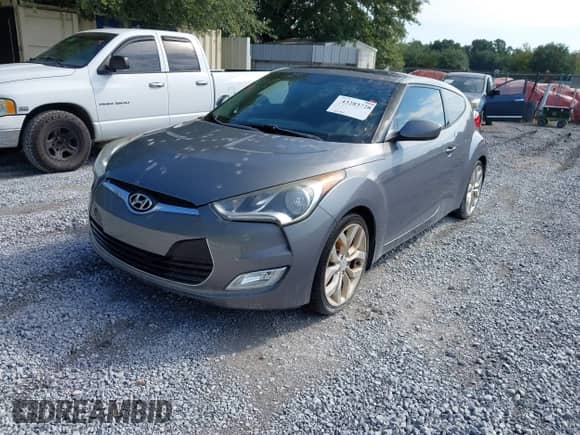 2015 Hyundai Veloster RE:FLEX с VIN KMHTC6AD5FU231708, выставлен на аукционе IAAI как лот 43283728 с пробегом 123 785 миль миль и . История ставок и продаж доступна на DreamBid. Изображение 2.