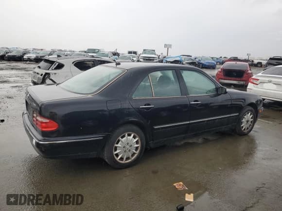 ✅ 2000 Mercedes-Benz E 320/430 4 Matic • VIN: WDBJF82J6YX041953 • Лот: 87307884. Опубликован ранее на Copart с пробегом 245 835 миль. Бесплатный доступ к архиву аукционных продаж из США и подробный отчёт об истории автомобиля на DreamBid. Изображение 3.