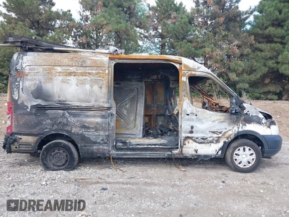 ✅ 2019 Ford Transit • VIN: 1FTYR2CM2KKA85871 • Lot: 40619490. Wystawiony na IAAI z przebiegiem 50 935 mil. Bezpłatny archiwum sprzedaży aukcyjnych z USA i szczegółowy raport historii pojazdu na DreamBid. Zdjęcie 6.