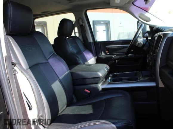 ✅ 2018 Ram 3500 Laramie • VIN: 3C63R3ML5JG164325 • Lot: 86876585. Wystawiony na Copart z przebiegiem 96 690 mil. Bezpłatny archiwum sprzedaży aukcyjnych z USA i szczegółowy raport historii pojazdu na DreamBid. Zdjęcie 5.