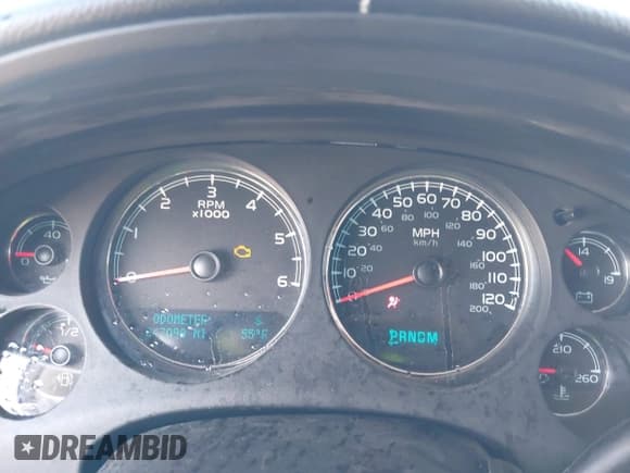 ✅ 2010 Chevrolet Suburban LT • VIN: 1GNUKJE30AR225673 • Lot: 43331437. Listed on IAAI with 247,098 mi. Free auction sales archive from the USA and detailed vehicle history report at DreamBid. Image 7.