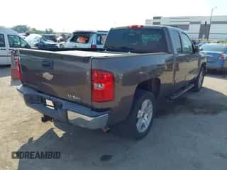 2008 Chevrolet Silverado 1500 1LT with VIN 2GCEC19J481298955, listed as a IAAI auction lot 43246623 with 152,808 mi miles and . Bid and sale history available at DreamBid. Image 4.