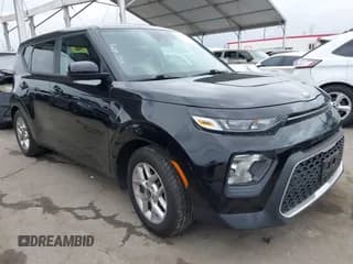 ✅ 2021 Kia Soul S • VIN: KNDJ23AU1M7770402 • Лот: 42179913. Опубликован ранее на IAAI с пробегом 60 337 миль. Бесплатный доступ к архиву аукционных продаж из США и подробный отчёт об истории автомобиля на DreamBid. Изображение 1.