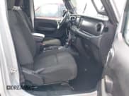 ✅ 2022 Jeep Wrangler Unlimited Willys Sport • VIN: 1C4HJXDM4NW175782 • Lot: 42073544. Wystawiony na IAAI z przebiegiem 129 299 mil. Bezpłatny archiwum sprzedaży aukcyjnych z USA i szczegółowy raport historii pojazdu na DreamBid. Zdjęcie 5.