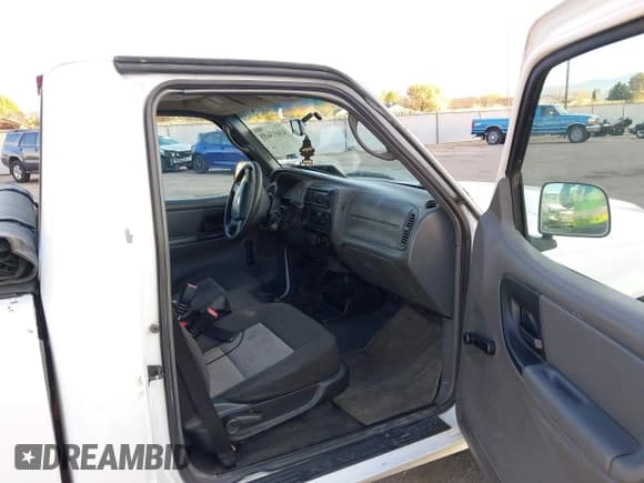✅ 2004 Ford Ranger XL • VIN: 1FTYR10UX4TA15742 • Лот: 43693655. Опубликован ранее на IAAI с пробегом 214 168 миль. Бесплатный доступ к архиву аукционных продаж из США и подробный отчёт об истории автомобиля на DreamBid. Изображение 5.