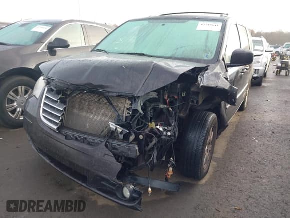 ✅ 2010 Chrysler Town & Country Touring • VIN: 2A4RR5D10AR421893 • Lot: 43745641. Listed on IAAI with 386,110 mi. Free auction sales archive from the USA and detailed vehicle history report at DreamBid. Image 6.