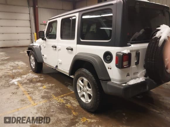✅ 2021 Jeep Wrangler Unlimited Willys • VIN: 1C4HJXDN8MW813202 • Lot: 41585116. Wystawiony na IAAI z przebiegiem 80 921 mil. Bezpłatny archiwum sprzedaży aukcyjnych z USA i szczegółowy raport historii pojazdu na DreamBid. Zdjęcie 3.