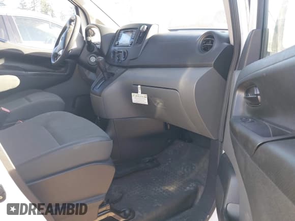 ✅ 2018 Nissan NV200 SV • VIN: 3N6CM0KN9JK701993 • Lot: 43217415. Wystawiony na IAAI z przebiegiem 64 861 mil. Bezpłatny archiwum sprzedaży aukcyjnych z USA i szczegółowy raport historii pojazdu na DreamBid. Zdjęcie 5.