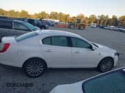 ✅ 2015 Lincoln MKS • VIN: 1LNHL9DK5FG605699 • Lot: 43434059. Wystawiony na IAAI z przebiegiem 156 827 mil. Bezpłatny archiwum sprzedaży aukcyjnych z USA i szczegółowy raport historii pojazdu na DreamBid. Zdjęcie 13.