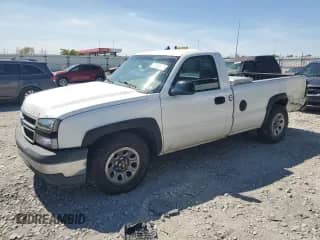2007 Chevrolet Silverado 1500 Work Truck z VIN 1GCEC14X17Z148822, wystawiony jako Copart lot #71810075 z przebiegiem 168 789 mil mil oraz Szkoda całkowita • Salvage title. Historia ofert i sprzedaży dostępna na DreamBid. Obrazek 1.