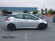 ✅ 2023 Nissan LEAF SV Plus • VIN: 1N4CZ1CV2PC551299 • Lot: 42773918. Wystawiony na IAAI z przebiegiem 30 405 mil. Bezpłatny archiwum sprzedaży aukcyjnych z USA i szczegółowy raport historii pojazdu na DreamBid. Zdjęcie 14.