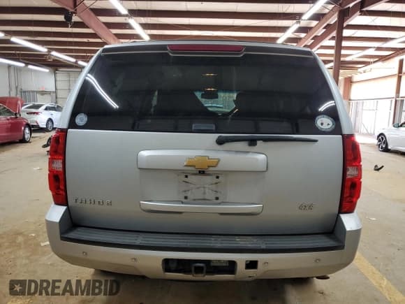 ✅ 2013 Chevrolet Tahoe LT • VIN: 1GNSKBE08DR273901 • Lot: 91366215. Wystawiony na Copart z przebiegiem 301 790 mil. Bezpłatny archiwum sprzedaży aukcyjnych z USA i szczegółowy raport historii pojazdu na DreamBid. Zdjęcie 6.