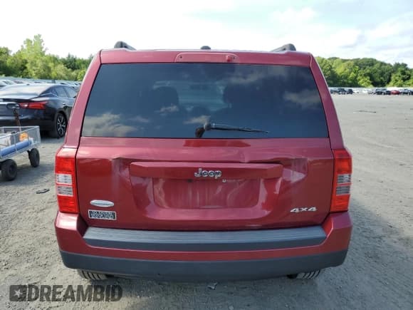 ✅ 2014 Jeep Patriot Latitude • VIN: 1C4NJRFB3ED626089 • Lot: 60693585. Listed on Copart with 196,852 mi. Free auction sales archive from the USA and detailed vehicle history report at DreamBid. Image 6.