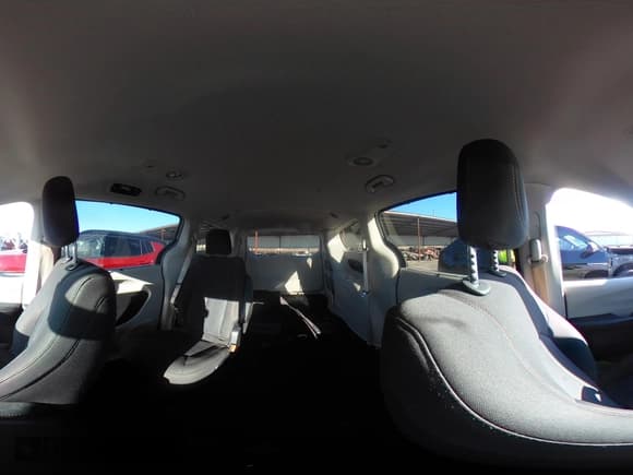 ✅ 2017 Chrysler Pacifica Touring L • VIN: 2C4RC1BG0HR752958 • Лот: 43115568. Опубликован ранее на IAAI с пробегом 114 051 миль. Бесплатный доступ к архиву аукционных продаж из США и подробный отчёт об истории автомобиля на DreamBid. Изображение 19.