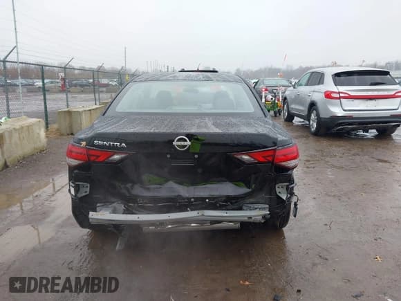 ✅ 2024 Nissan Sentra S • VIN: 3N1AB8BV2RY355246 • Lot: 43778696. Listed on IAAI with 17,452 mi. Free auction sales archive from the USA and detailed vehicle history report at DreamBid. Image 17.