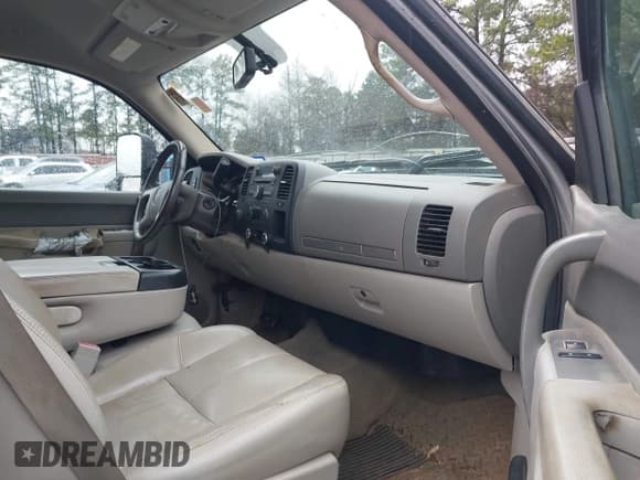 ✅ 2013 GMC Sierra 2500HD SLE • VIN: 1GT120CG1DF218393 • Lot: 41449408. Wystawiony na IAAI z przebiegiem 311 321 mil. Bezpłatny archiwum sprzedaży aukcyjnych z USA i szczegółowy raport historii pojazdu na DreamBid. Zdjęcie 5.