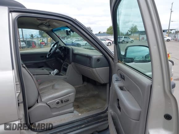 ✅ 2004 Chevrolet Suburban LS • VIN: 3GNFK16Z04G134581 • Лот: 41928119. Опубликован ранее на IAAI с пробегом 300 725 миль. Бесплатный доступ к архиву аукционных продаж из США и подробный отчёт об истории автомобиля на DreamBid. Изображение 5.